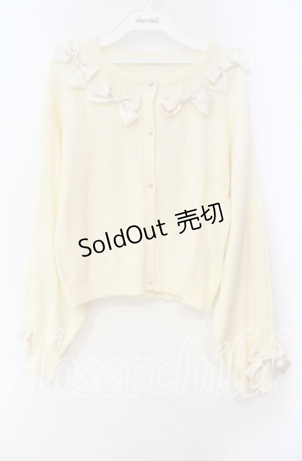 画像1: axes femme / サテンリボンニットカーディガン  アイボリー O-25-11-03-049-AX-TO-IG-OS (1)