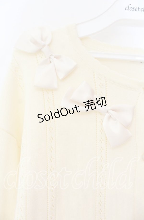 画像2: axes femme / サテンリボンニットカーディガン  アイボリー O-25-11-03-049-AX-TO-IG-OS (2)