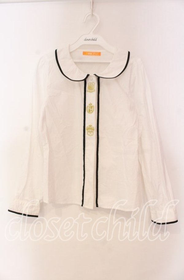 画像1: 【SALE】Fi.n.t / エンブレム刺繍ブラウス F シロ O-25-11-04-083-CA-BL-OW-ZT179 (1)