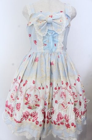 画像: BABY,THE STARS SHINE BRIGHT / なかよしくみゃちゃんのいちごとレースのミルフィーユ柄ジュディジャンパースカート  リリアンちゃんいろ（サックス） O-25-11-07-083-BA-OP-OW-OS