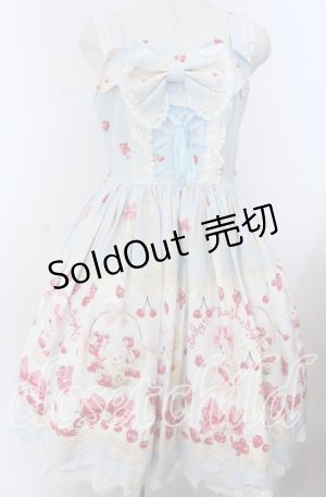 画像: BABY,THE STARS SHINE BRIGHT / なかよしくみゃちゃんのいちごとレースのミルフィーユ柄ジュディジャンパースカート  リリアンちゃんいろ（サックス） O-25-11-07-083-BA-OP-OW-OS