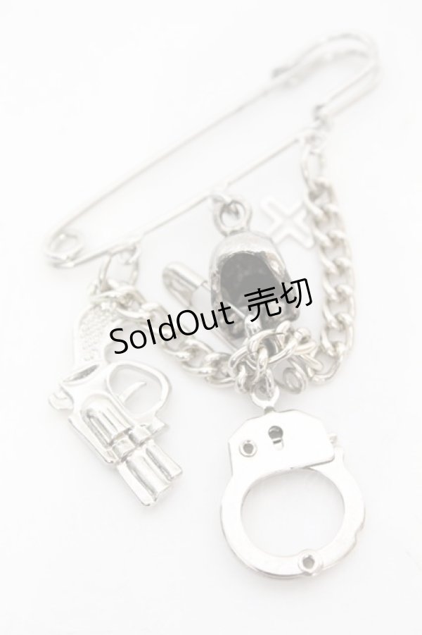 画像2: SEX POT ReVeNGe / ピストル×スカルブローチ  シルバー O-25-11-07-1032-SP-AC-IG-OS (2)