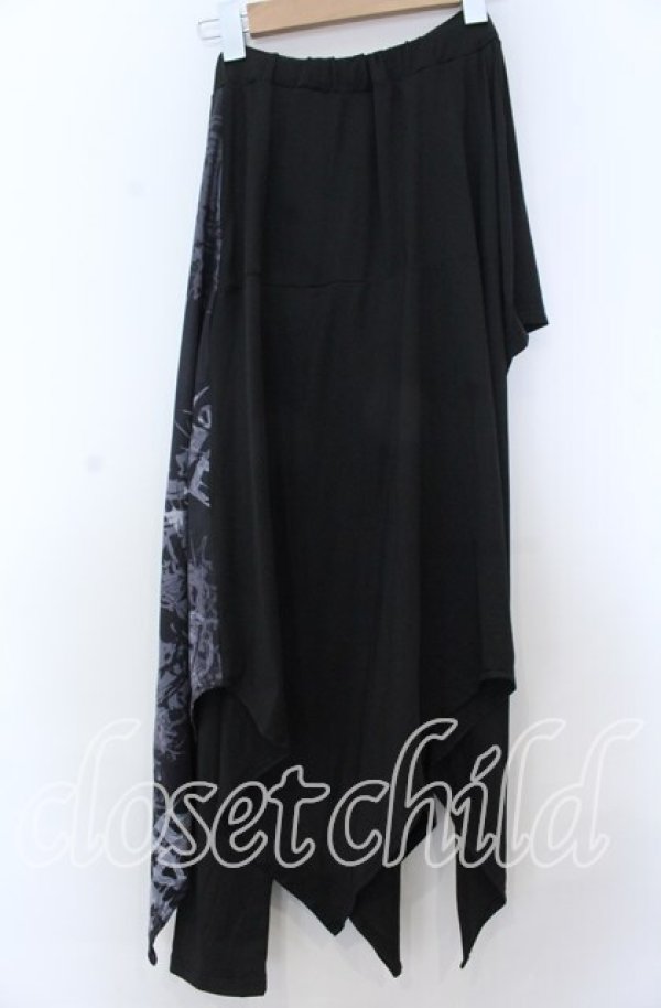 画像2: NieR Clothing / 変則フラップスカート付きパンツ【彼岸花】  ブラック×グレー O-25-11-07-094-PU-PA-IG-ZT401 (2)