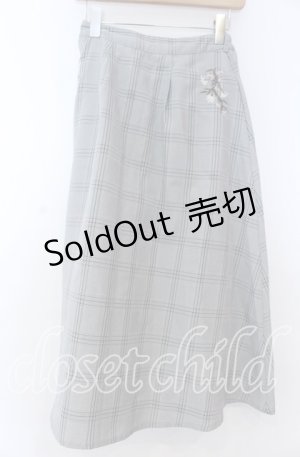 画像: axes femme / 花刺繍チェック柄スカート  グレー O-25-11-07-015-AX-SK-IG-OS