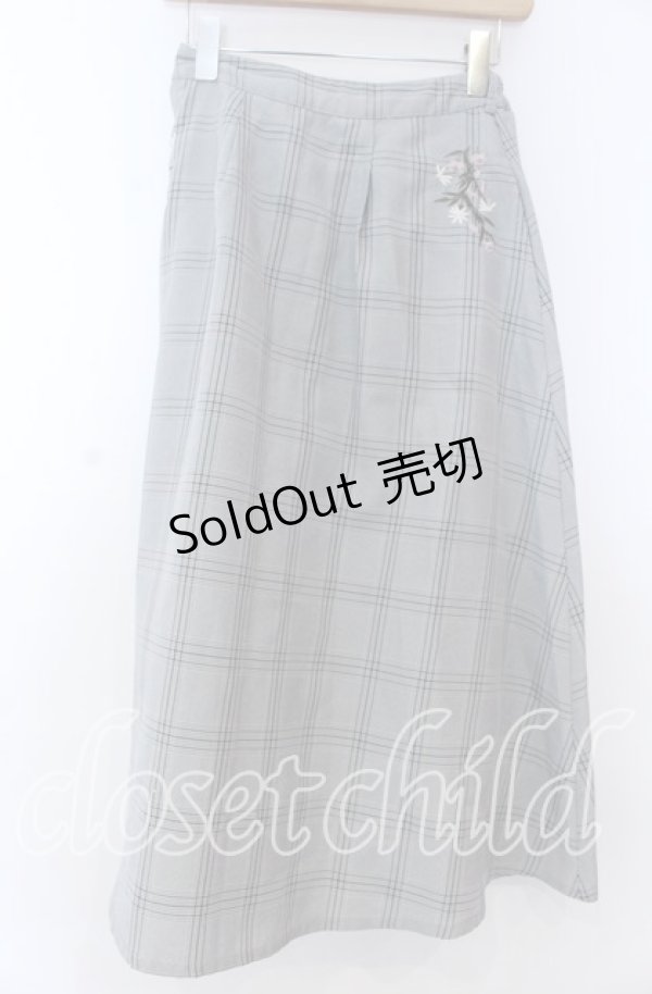 画像1: axes femme / 花刺繍チェック柄スカート  グレー O-25-11-07-015-AX-SK-IG-OS (1)
