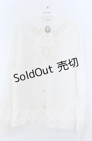 画像: axes femme / カメオ×ジャボブローチ付ブラウス  アイボリー O-25-11-07-035-AX-BL-IG-OS