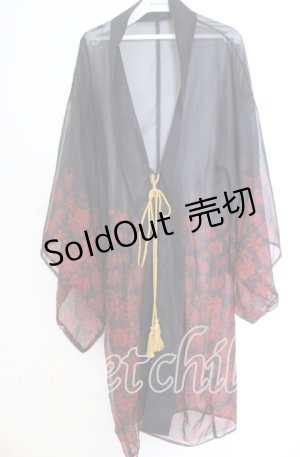 画像: axes femme kawaii / 彼岸花柄シアー着物風羽織  クロ×アカ O-25-11-07-043-AX-TO-IG-OS