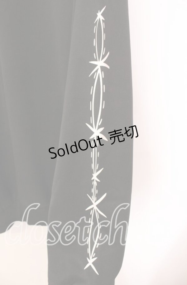 画像2: 【SALE】NieR CLOTHING / フード付き裏起毛トップス  ブラック×レッド O-25-11-08-047-PU-TO-IG-ZT401 (2)