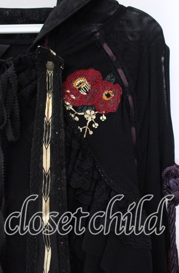 画像2: Ozz oneste / 椿刺繍涼風ケープ  ブラック O-25-11-10-045-OO-TO-IG-OS (2)
