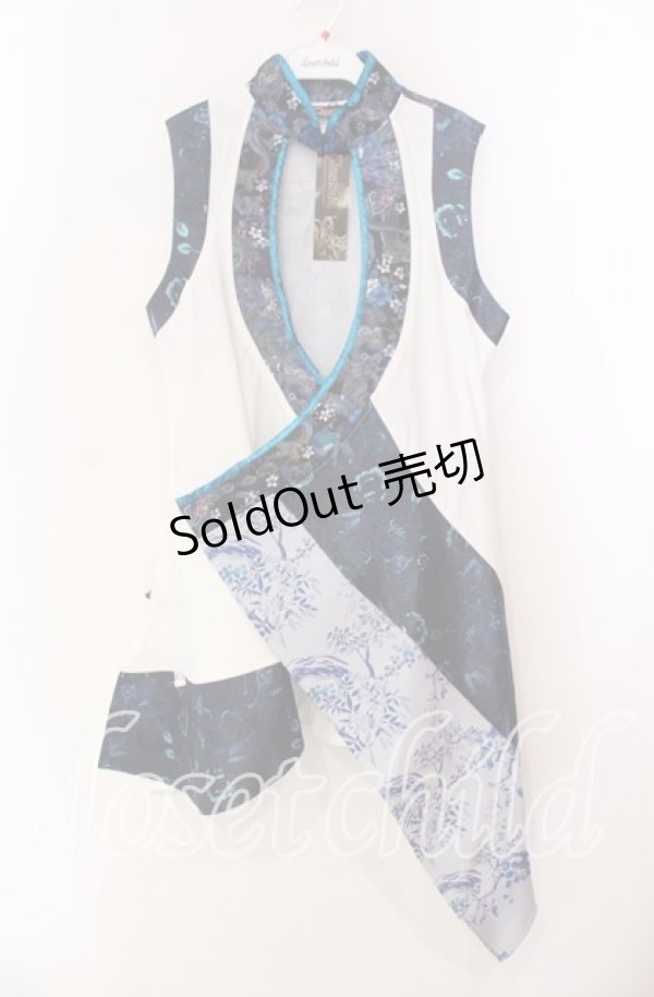 画像1: Qutie Frash / 胸開きチャイナチュニック  ホワイト×ブルー O-25-11-10-057-QU-OP-IG-OS (1)