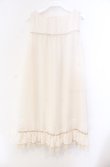 画像3: axes femme / スカラップ刺繍シフォンプリーツワンピース  アイボリー O-25-11-10-086-AX-OP-IG-OS (3)