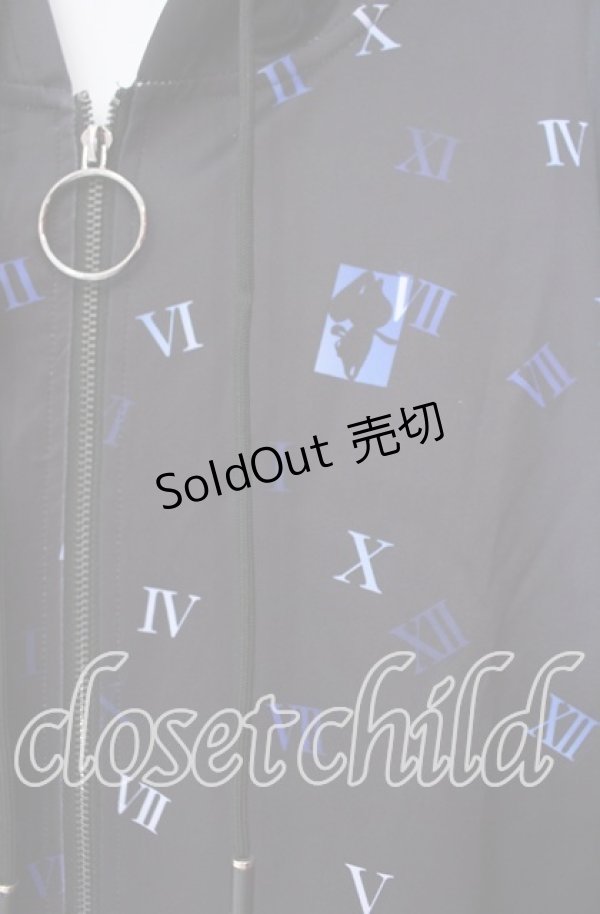 画像2: NieR Clothing / プリントZIPパーカー  ブラック×数字柄 O-25-11-10-091-PU-TO-IG-OS (2)
