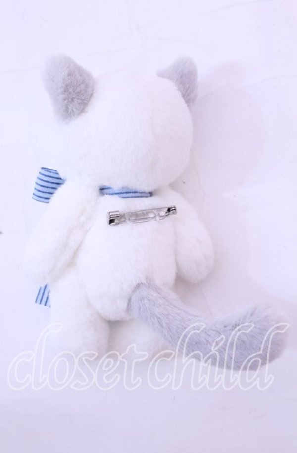 画像2: PINK HOUSE / ねこと子ペンギンぬいぐるみコサージュ  シロ×サックス O-25-11-11-1076-LO-ZA-OW-OS (2)