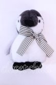画像1: PINK HOUSE / ねこと子ペンギンぬいぐるみコサージュ  グレー O-25-11-11-1077-LO-ZA-OW-OS (1)