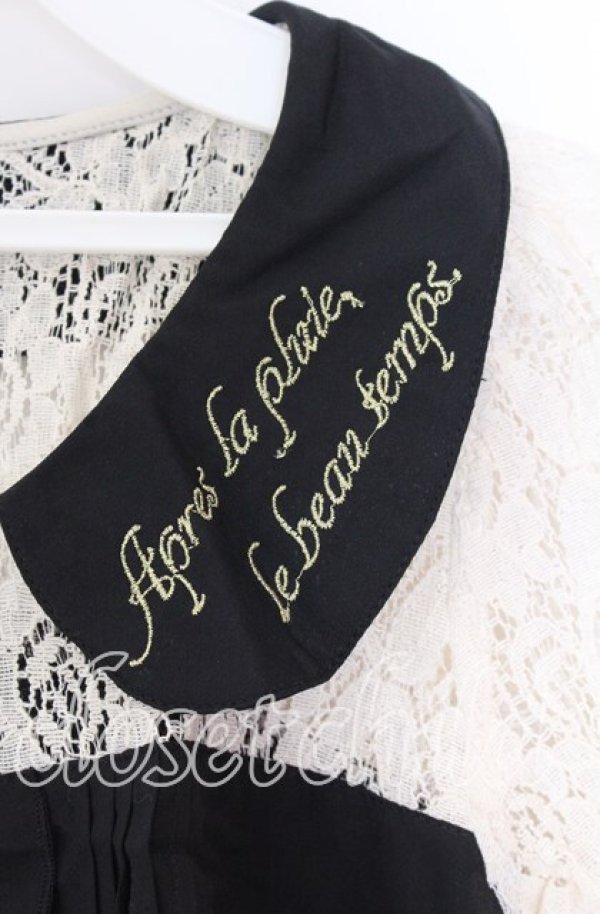 画像2: axes femme POETIQUE / レース切り替え襟付きトップス  クロ×アイボリー O-25-11-11-2060-AX-TO-IG-ZT272 (2)