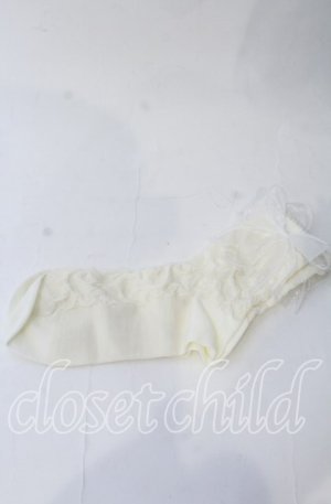 画像: m petit by misako / リボン付き透かしリボン柄クルーソックス  アイボリー O-25-11-12-1014-LO-ZA-OW-OS