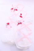 画像2: Lovely Tency / 眞白ありすコラボ/編み上げリボン風いちご柄オーバーニーソックス  シロ×ピンク O-25-11-14-1052-LO-AC-OW-OS (2)