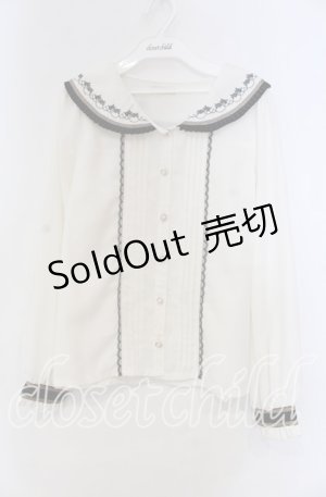 画像: axes femme / プリーツフリルブラウス  アイボリー×クロ O-25-11-15-038-AX-BL-IG-OS