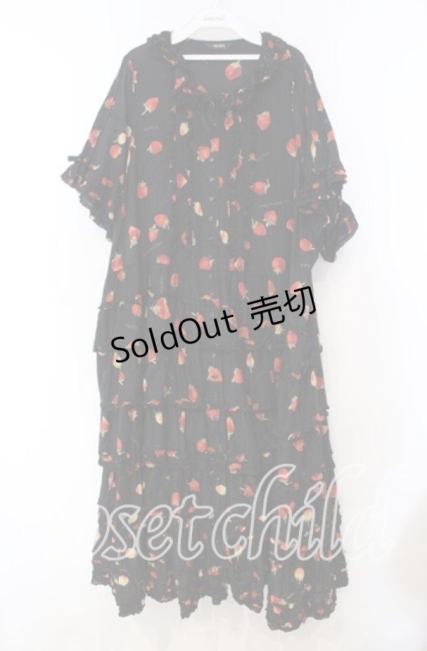 画像1: PINK HOUSE / ストロベリープリント段々ワンピース【お直しあり】  クロ O-25-11-15-052-LO-OP-IG-OS (1)