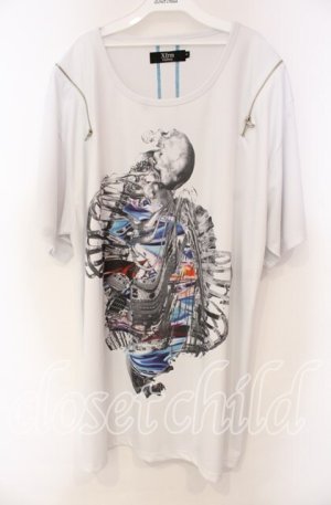 画像: Xfrm / ショルダージップグラフィックBIG Tシャツ 3 ホワイト O-25-11-15-062-PU-TO-IG-OS