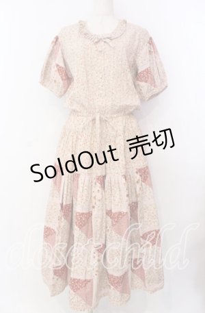 画像: WONDERFUL WORLD / ミニフラワー&裾パッチワーク半袖ワンピース  ピンク O-25-11-17-045-LO-OP-IG-OS