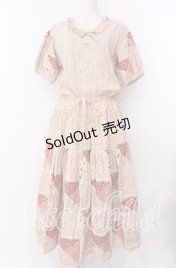画像1: WONDERFUL WORLD / ミニフラワー&裾パッチワーク半袖ワンピース  ピンク O-25-11-17-045-LO-OP-IG-OS (1)