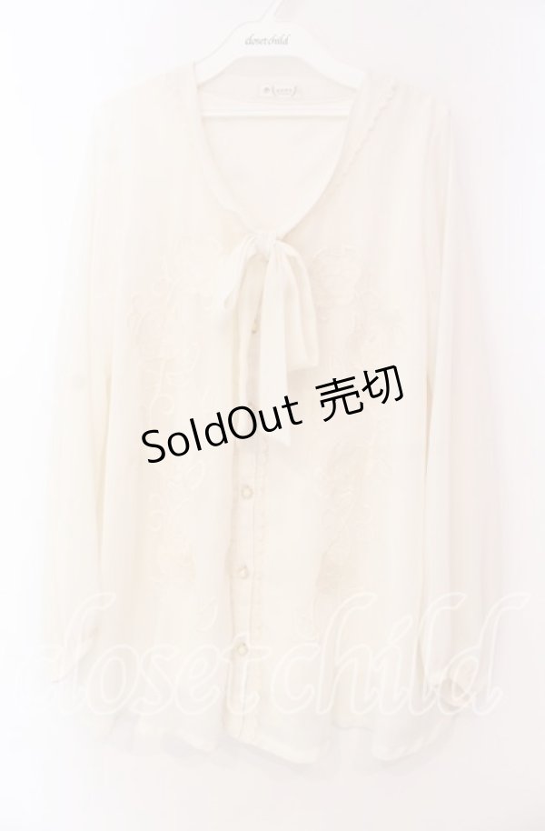 画像1: axes femme / フラワー刺繍ボウタイブラウス  オフ O-25-11-17-053-AX-BL-IG-OS (1)