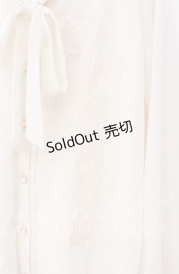 画像2: axes femme / フラワー刺繍ボウタイブラウス  オフ O-25-11-17-053-AX-BL-IG-OS (2)