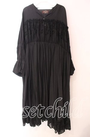 画像: axes femme NOSTALGIE / コットン刺繍切り替えワンピース  クロ O-25-11-17-059-AX-OP-IG-OS