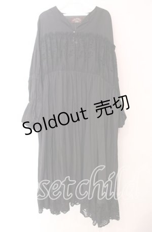 画像: axes femme NOSTALGIE / コットン刺繍切り替えワンピース  クロ O-25-11-17-059-AX-OP-IG-OS