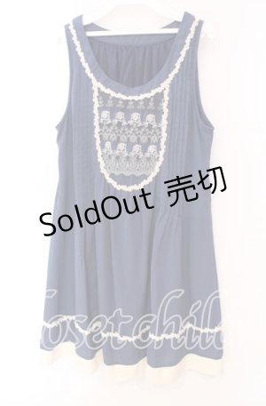 画像: 【SALE】axes femme / ローズ刺繍タックシフォンワンピース  ブルー O-25-11-17-064-AX-OP-IG-ZT359