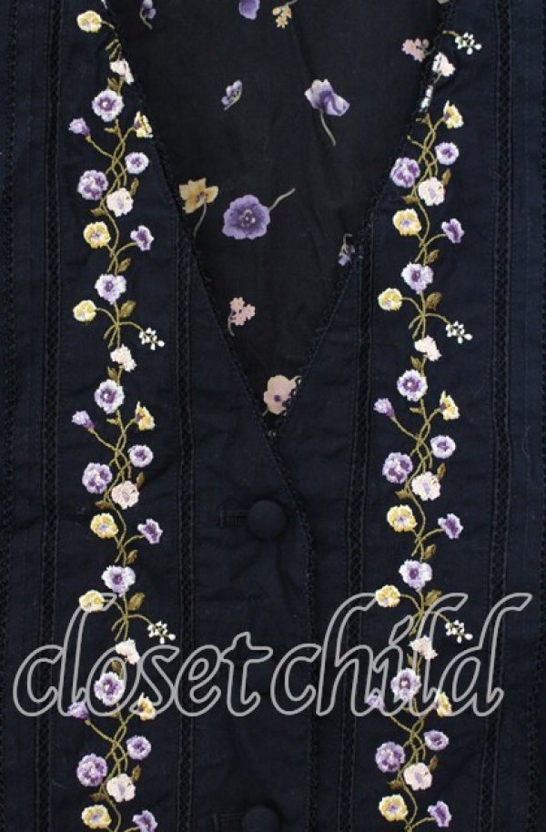画像2: KETTY / パンジー刺繍ベスト  クロ×パープル O-25-11-17-021-EL-TO-IG-ZT449 (2)