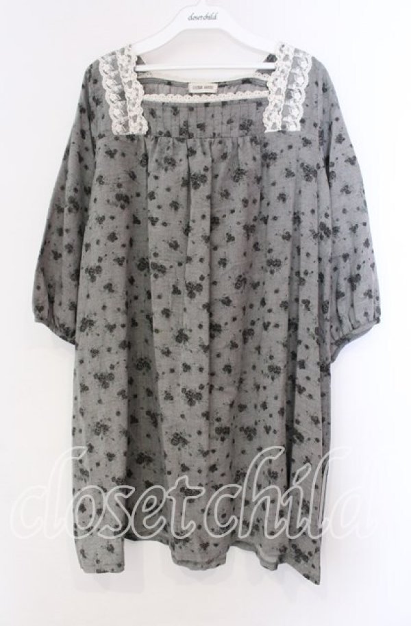 画像1: LILYAN HOUSE / ローズプリントチュニック  グレー O-25-11-17-032-LO-OP-IG-ZI (1)