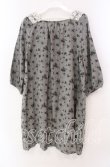画像3: LILYAN HOUSE / ローズプリントチュニック  グレー O-25-11-17-032-LO-OP-IG-ZI (3)