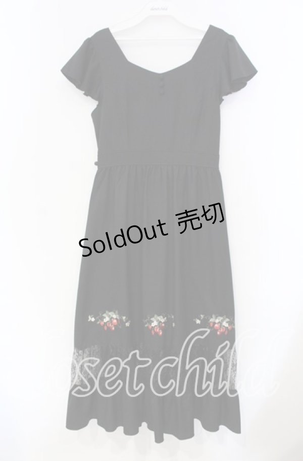 画像1: axes femme POETIQUE / ストロベリー刺繍ワンピース M クロ O-25-11-18-002-AX-OP-OW-OS (1)