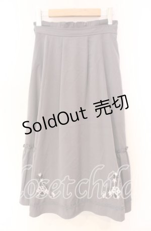 画像: 【SALE】axes femme / 花刺繍入り切替フレアスカート  グレー O-25-11-22-048-AX-SK-IG-ZT236
