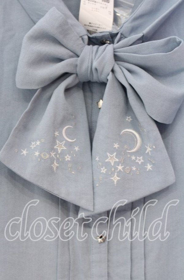 画像2: axes femme / 夏の星空刺繍ボウタイブラウス M サックス O-25-11-22-062-AX-BL-OW-ZT272 (2)