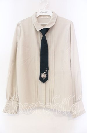 画像: axes femme / バラ刺繍ネクタイ付きブラウス  ベージュ×グリーン O-25-11-22-085-AX-BL-IG-OS