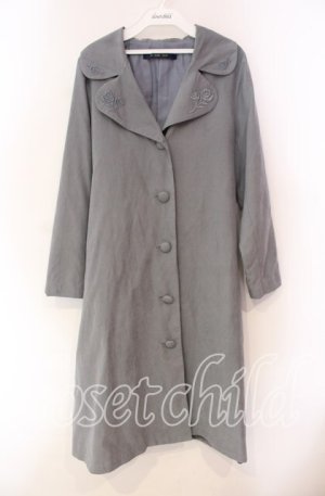 画像: an another angelus / 薔薇刺繍ピーチスキンコート F ブルー O-25-11-27-041-CA-CO-OW-OS