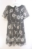 画像2: Fi.n.t / マーガレットギンンガムチェックシフォン半袖ワンピース  クロ×オフ O-25-11-27-077-CA-OP-IG-OS (2)