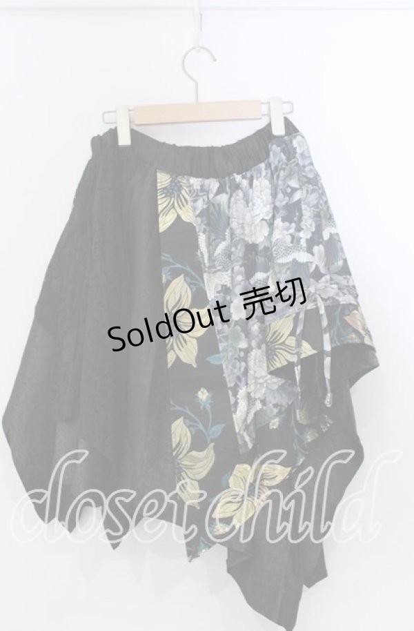 画像2: Qutie Frash / 和柄アシメスカート  ブラック×ゴールド O-25-11-28-069-QU-SK-OW-OS (2)