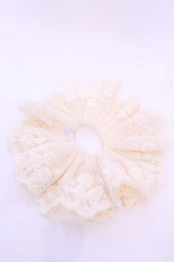 画像2: axes femme / パール付きレースシュシュ  キナリ O-25-11-28-1021-AX-AC-OW-OS (2)