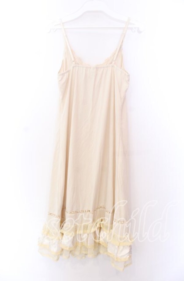 画像4: axes femme / 裾ティアードインナーキャミワンピース  アイボリー O-25-11-29-052-AX-TO-IG-OS (4)