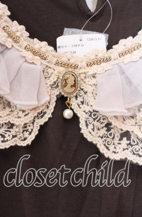 画像2: axes femme / 襟モチーフ付きプルオーバー  ブラウン O-25-11-29-073-AX-TO-IG-OS (2)