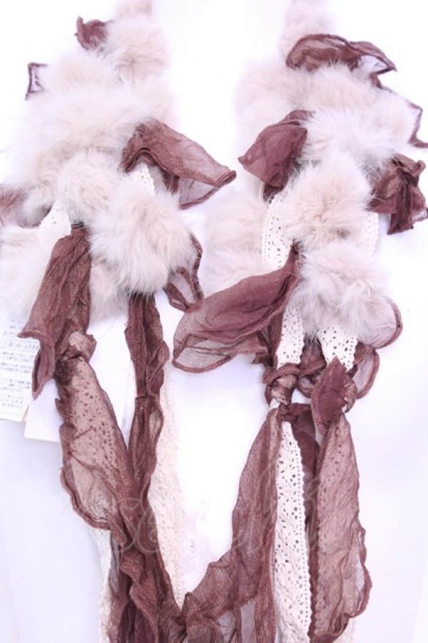 画像2: axes femme / ラビットファーぽんぽんストール  ブラウン O-25-12-01-028-AX-ZA-IG-OS (2)