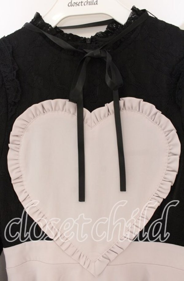 画像2: Honey Cinnamon / ハート貼付けレースワンピース  クロ×ピンクベージュ O-25-12-02-1072-LO-OP-IG-OS (2)