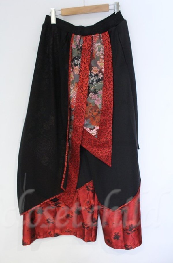 画像3: Qutie Frash / ラップ付き和柄バギーパンツ  レッド×ブラック O-25-12-03-046-QU-PA-IG-ZT1208B (3)