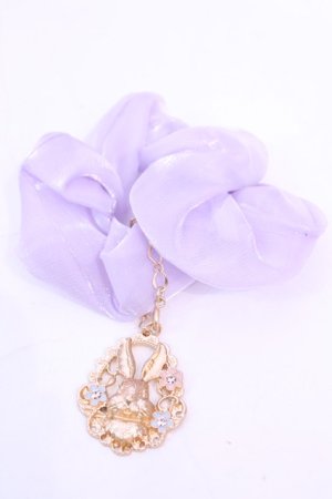 画像: axes femme / うさぎチャームシュシュ  ラベンダー O-25-12-04-1060-AX-ZA-OW-OS