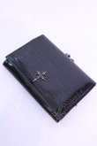 画像1: BPN / 十字架付き型押しエナメル折りたたみ財布  ブラック O-25-12-04-1084-GO-ZA-OW-OS (1)