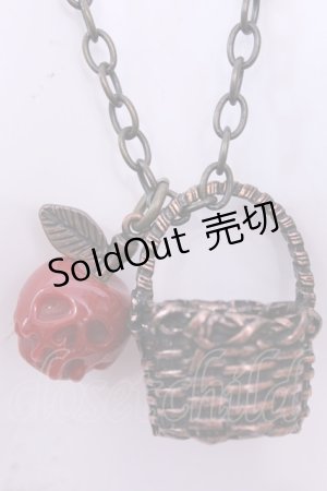 画像: Q-pot. / 白雪姫/毒リンゴ＆バスケットネックレス  アンティークゴールド×レッド O-25-12-04-1013-QP-AC-OW-OS